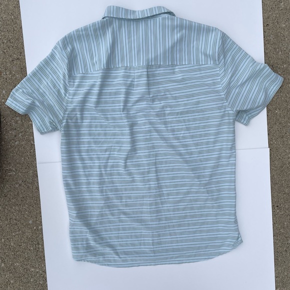 Cotopaxi lightweight button up shirt - Picture 2 of 5